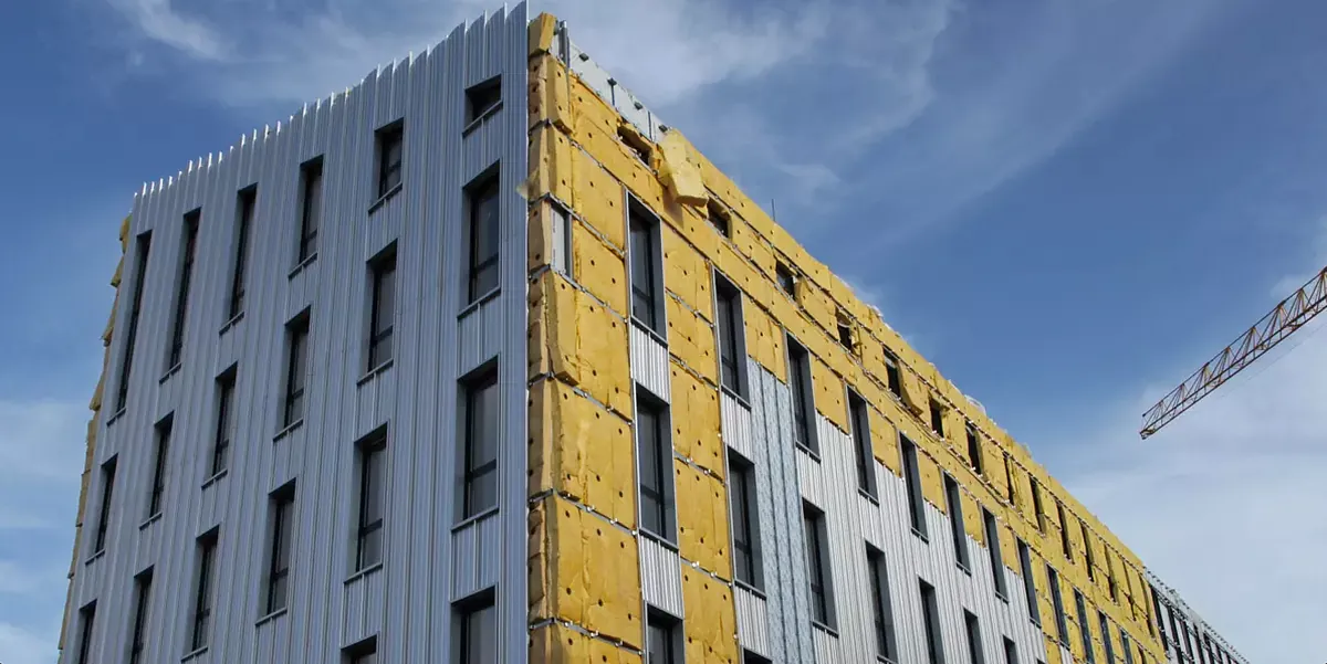 Isolation des bâtiments tertiaires : 3 programmes pour réduire la consommation énergétique