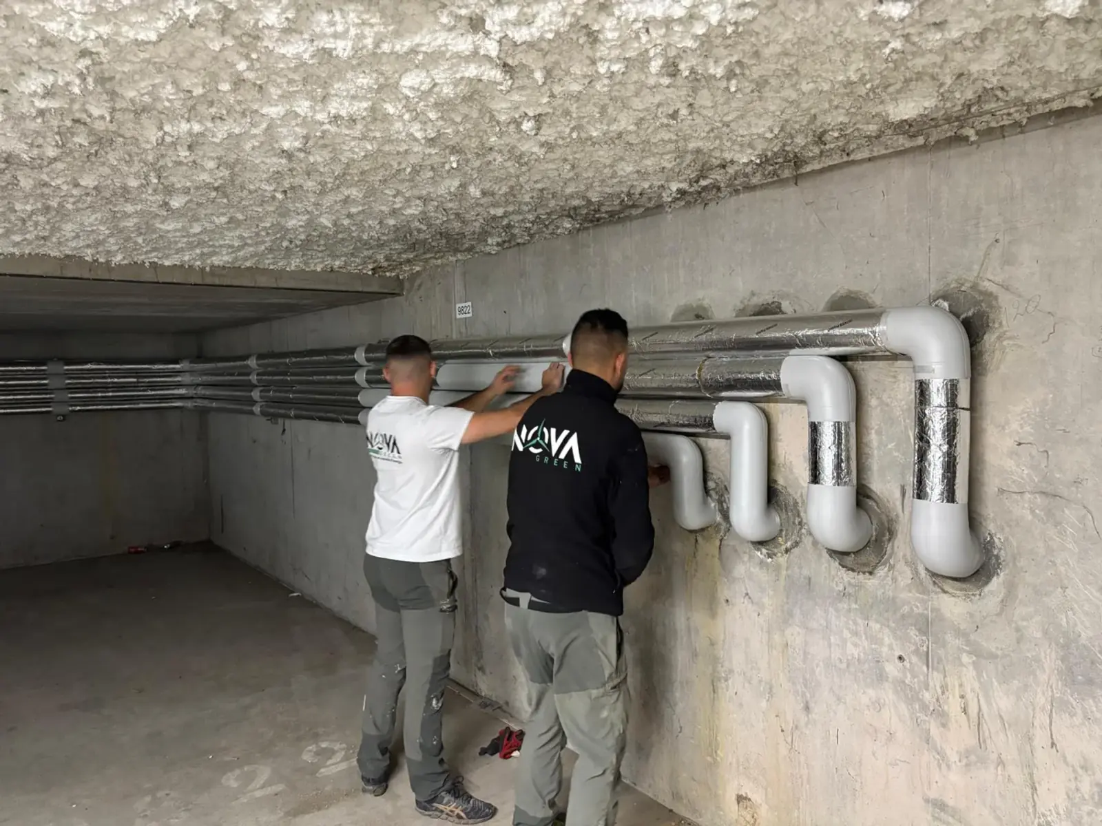 Équipe Nova Green sur chantier, calorifugeage en parking souterrain